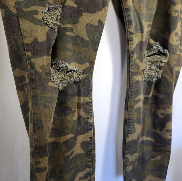 Judy Blue skinny fit camo pants, women's 22W  #1530 - Picture 2 of 6